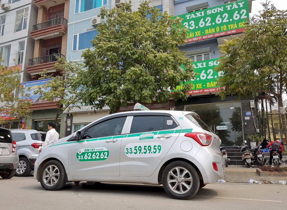 A private car or taxi is the most convenient transportation to Duong Lam Ancient Village